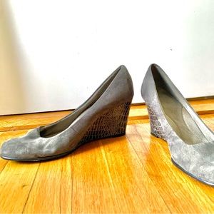 Aerosoles suede wedges